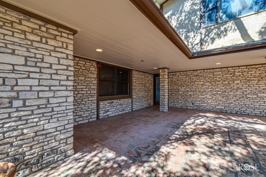 120 Kings Court Property Photo 34