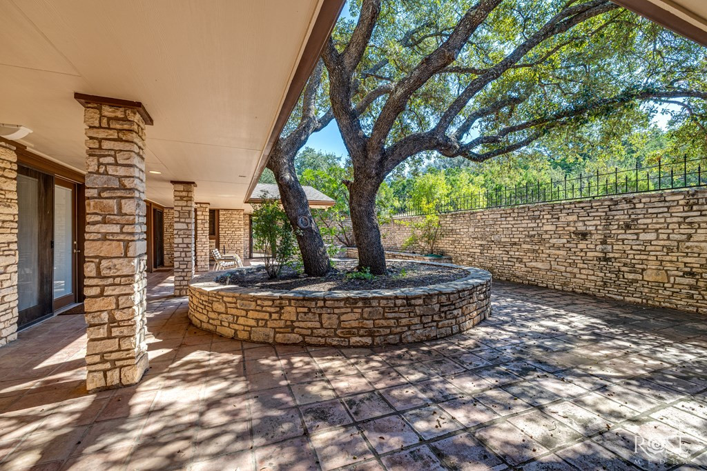 120 Kings Court Property Photo 43