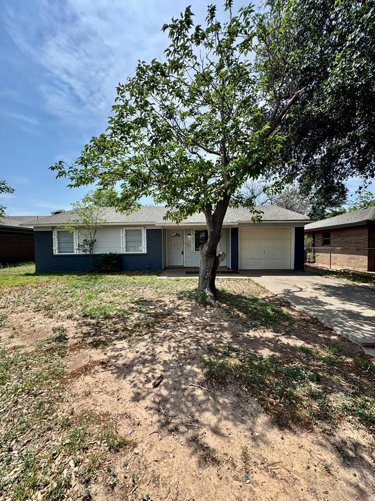 1025 Linda Lee Dr Property Photo 1