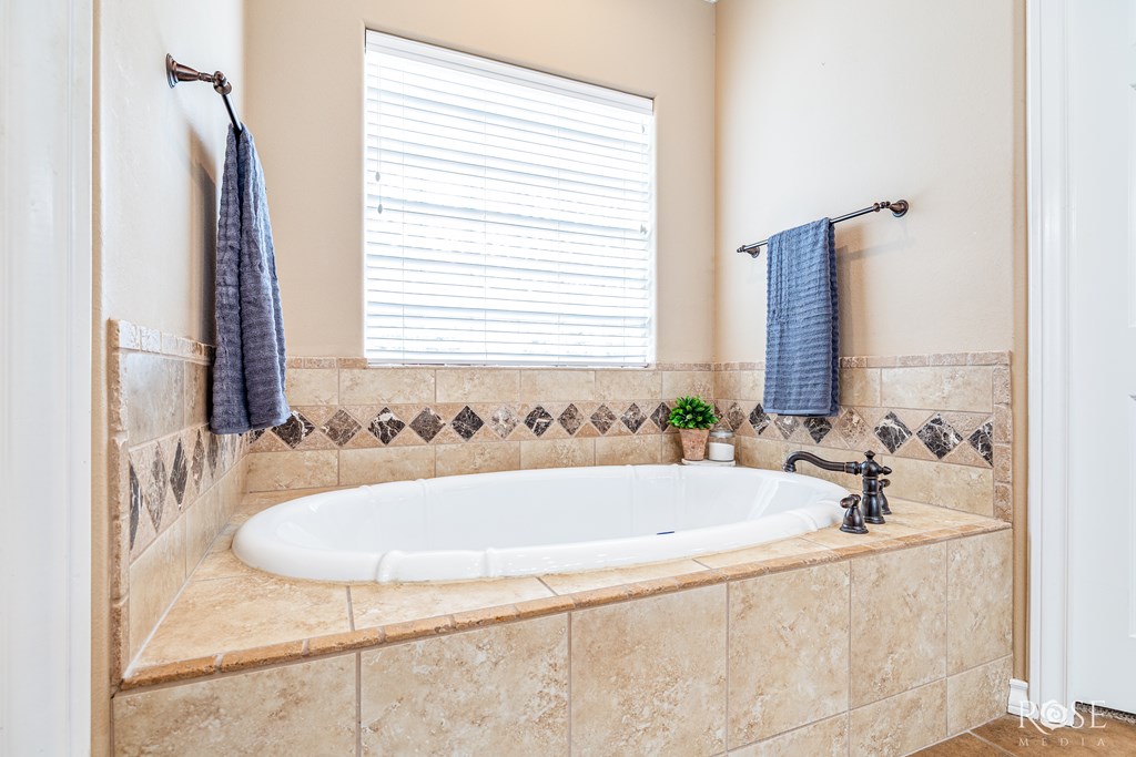 4833 N Bentwood Dr Property Photo 16