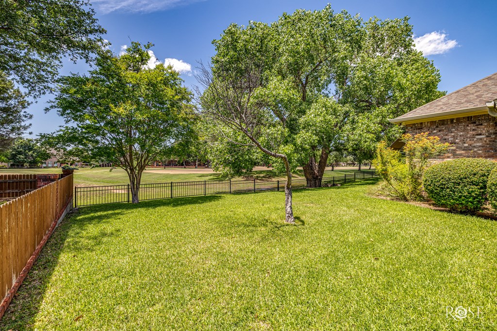 4833 N Bentwood Dr Property Photo 24