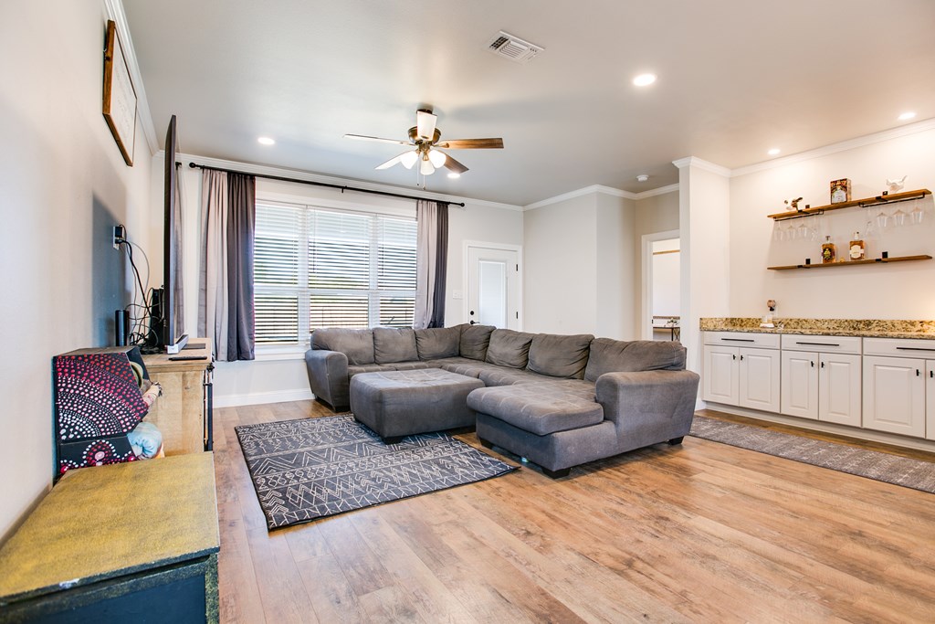 2908 Houston St Property Photo 7