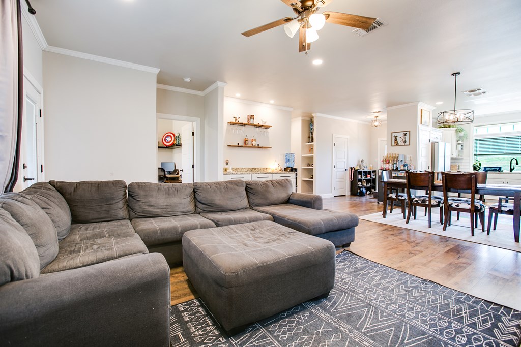 2908 Houston St Property Photo 8