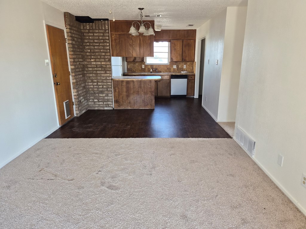 802 N Bishop St Property Photo 2