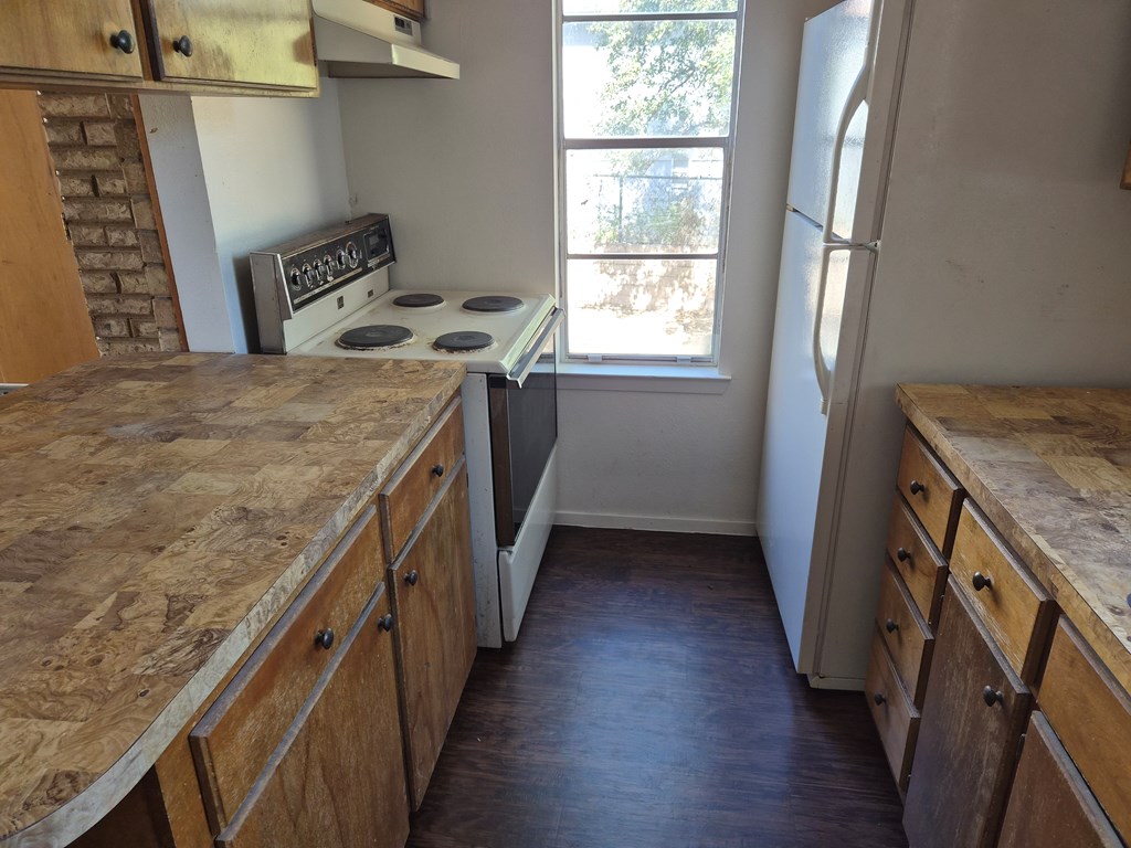 802 N Bishop St Property Photo 4