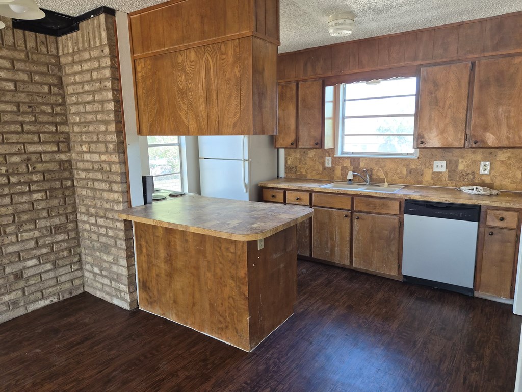 802 N Bishop St Property Photo 5