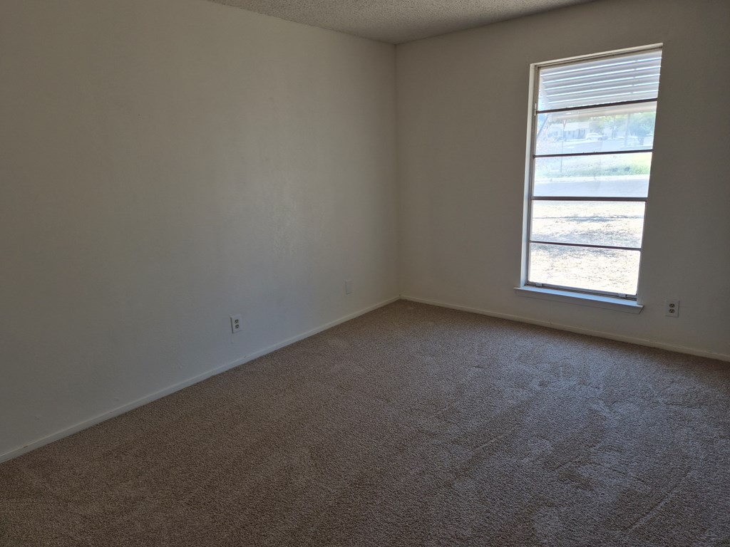 802 N Bishop St Property Photo 7