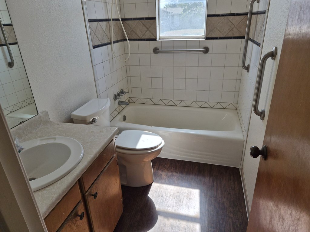 802 N Bishop St Property Photo 8