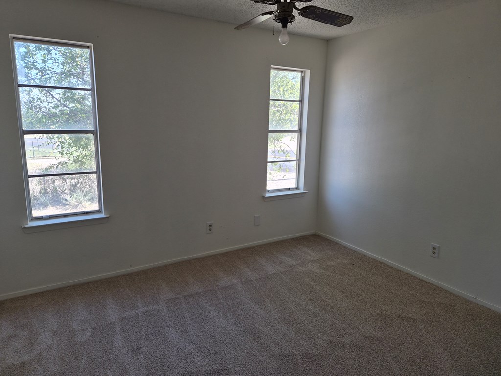 802 N Bishop St Property Photo 9