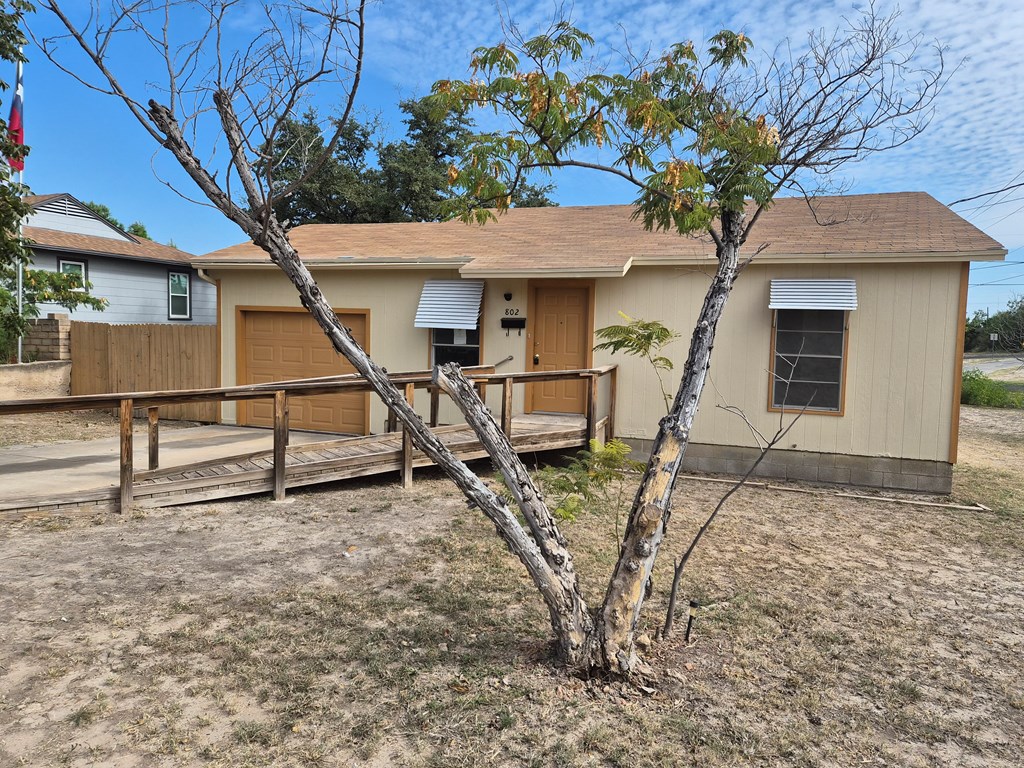 802 N Bishop St Property Photo 11