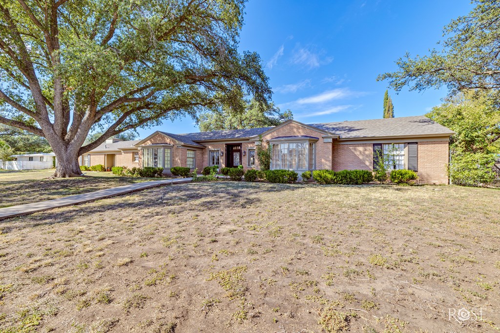 2634 Oxford Ave Property Photo 2