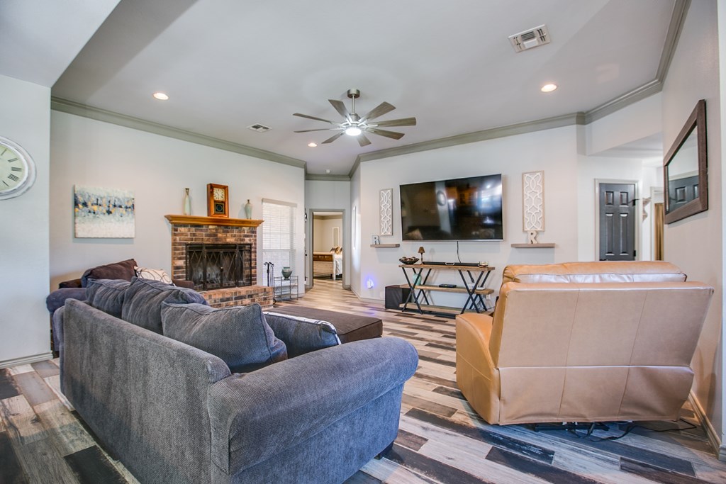 6014 Maravillas St Property Photo 6