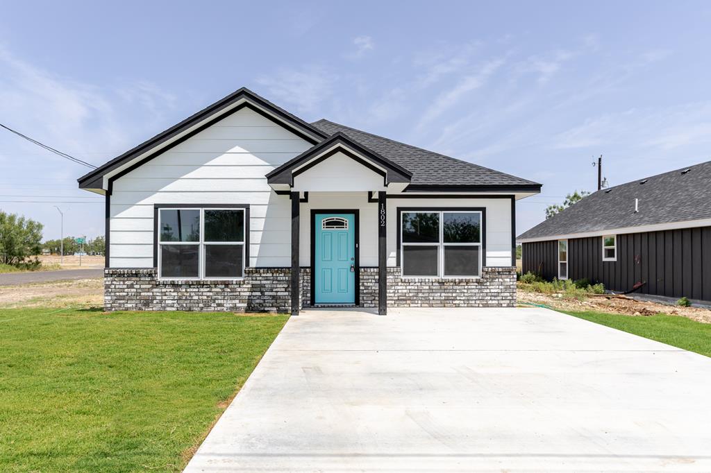 1802 Ellis St Property Photo 1