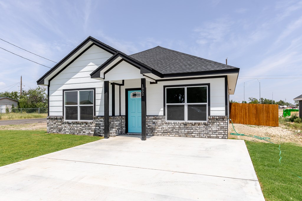 1802 Ellis St Property Photo 3