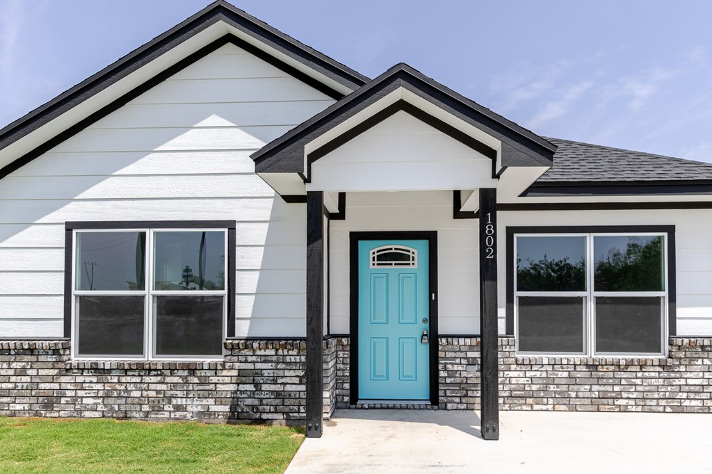 1802 Ellis St Property Photo 4