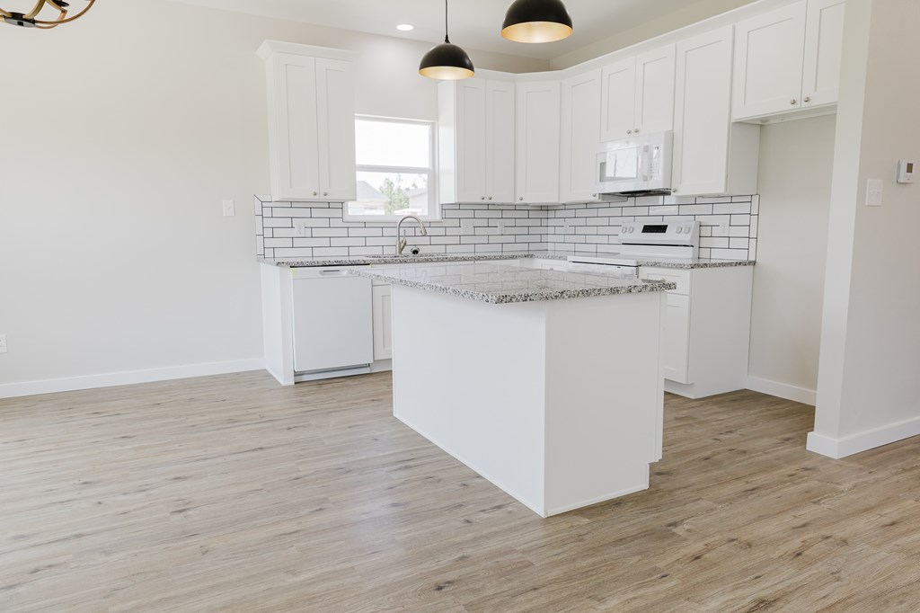 1802 Ellis St Property Photo 6