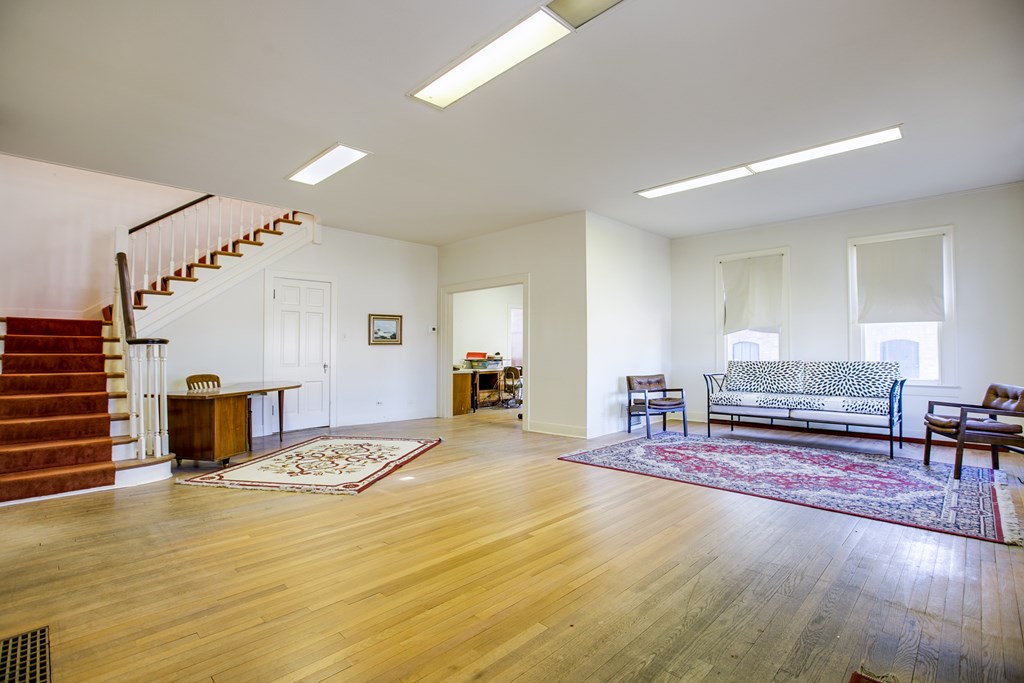 427 W Twohig Ave Property Photo 6