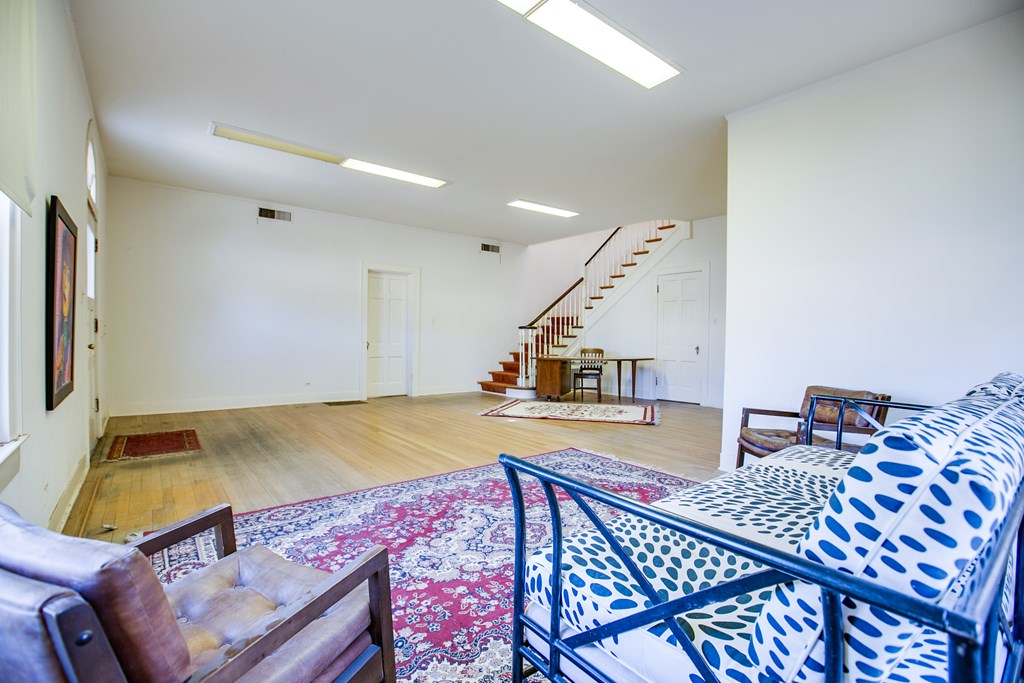 427 W Twohig Ave Property Photo 7