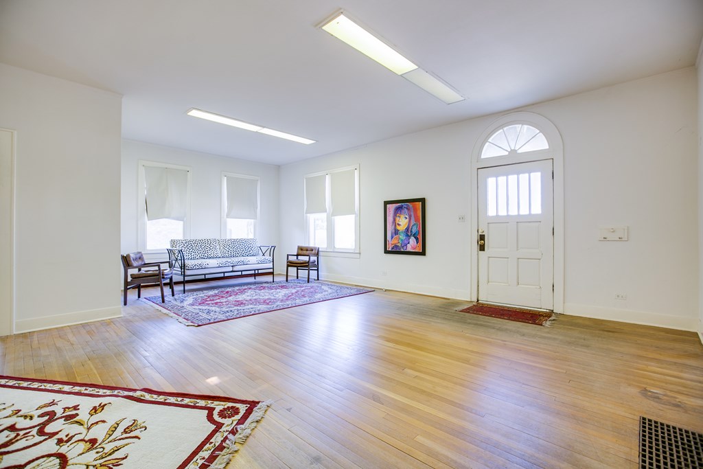 427 W Twohig Ave Property Photo 8