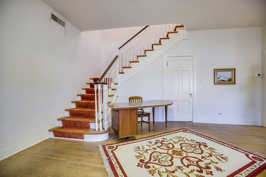 427 W Twohig Ave Property Photo 10