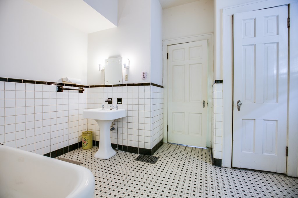 427 W Twohig Ave Property Photo 17