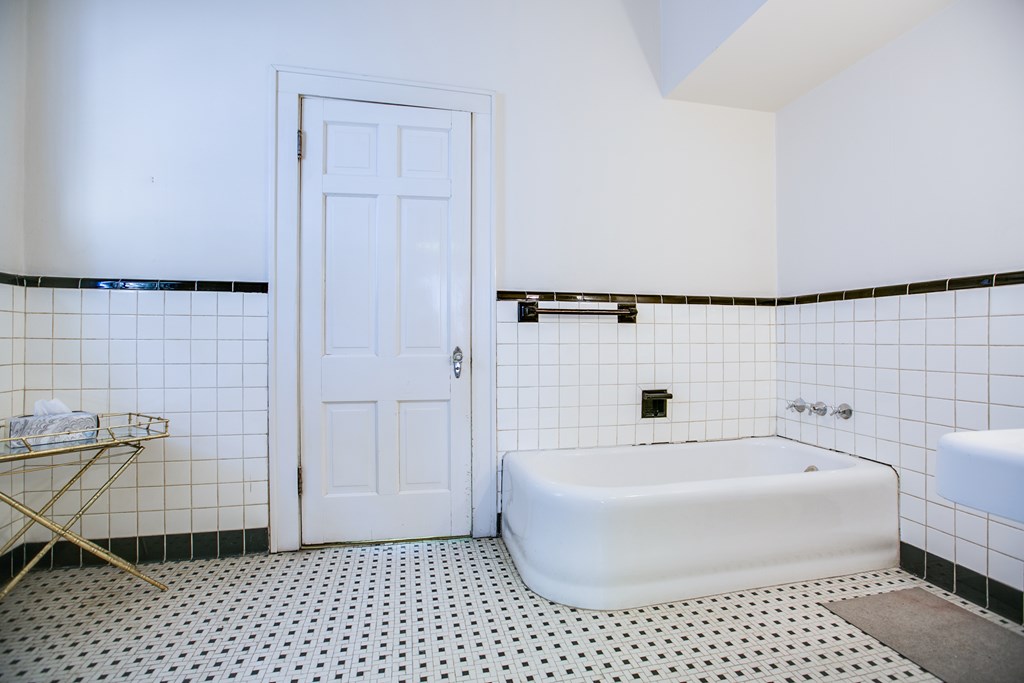 427 W Twohig Ave Property Photo 18