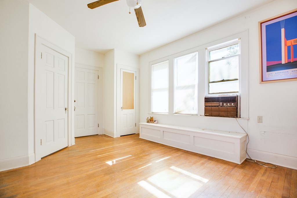 427 W Twohig Ave Property Photo 23