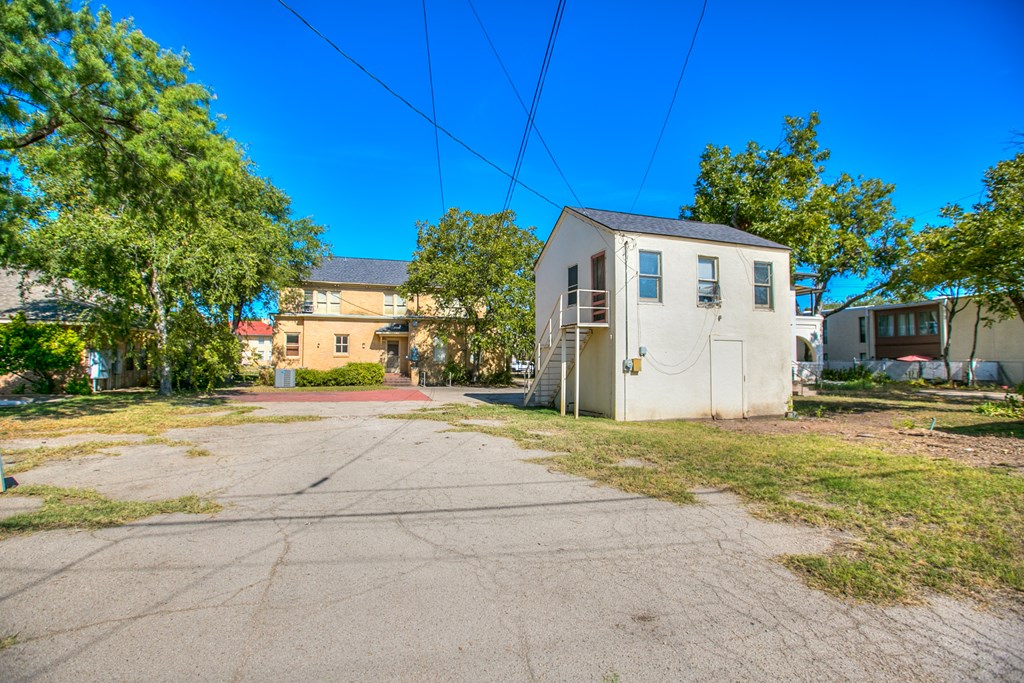 427 W Twohig Ave Property Photo 30