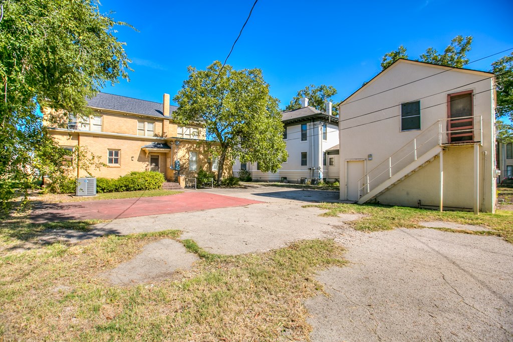 427 W Twohig Ave Property Photo 31