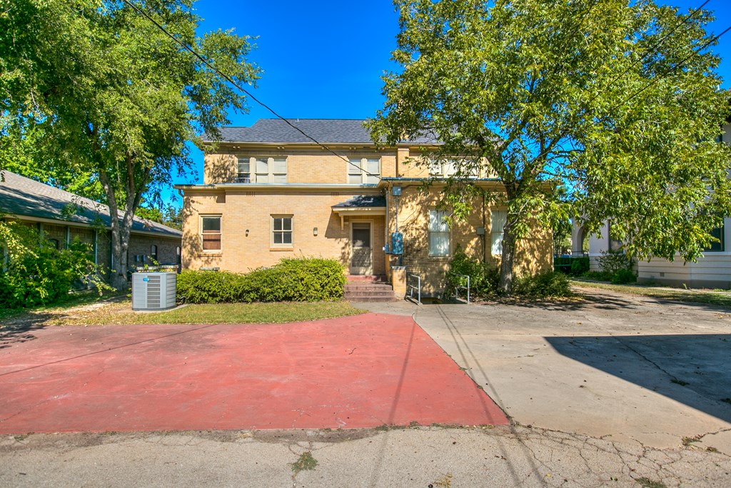 427 W Twohig Ave Property Photo 32