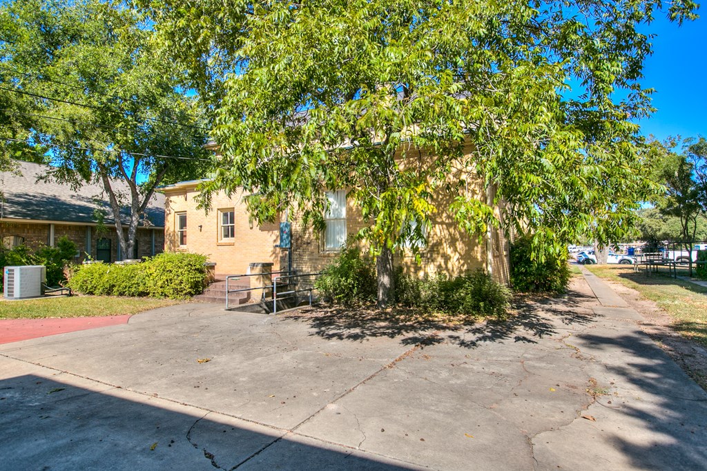 427 W Twohig Ave Property Photo 33