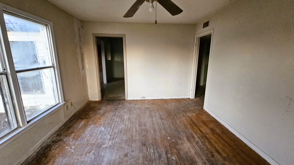 2710 Bowie St Property Photo 3