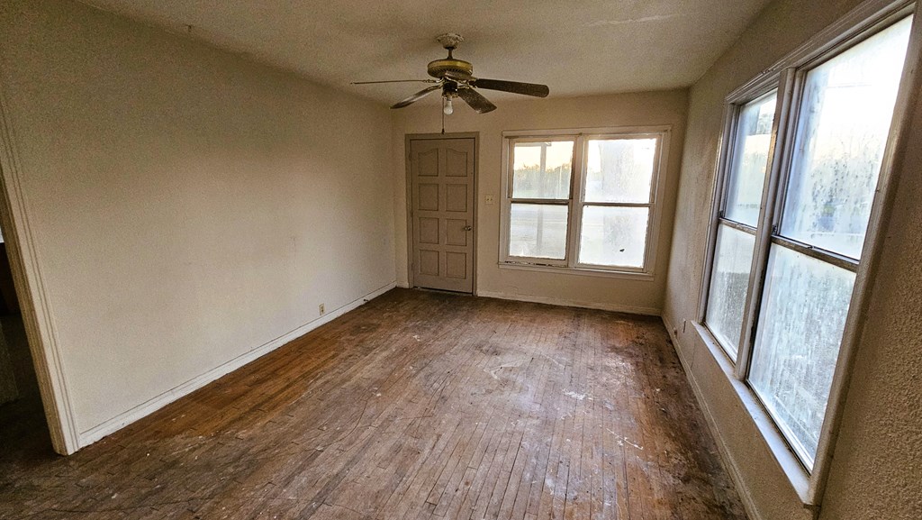 2710 Bowie St Property Photo 4