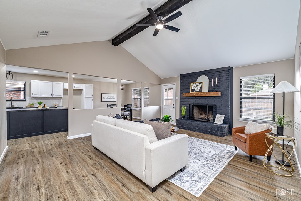 1613 Idaho Ave Property Photo 3