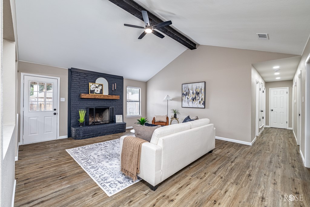 1613 Idaho Ave Property Photo 4