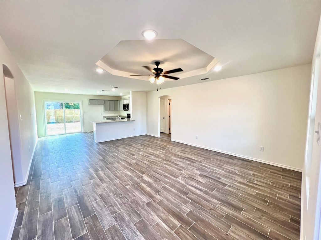 313 E 25th St Property Photo 3