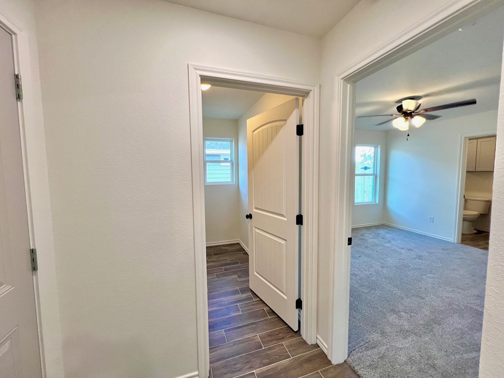 313 E 25th St Property Photo 6