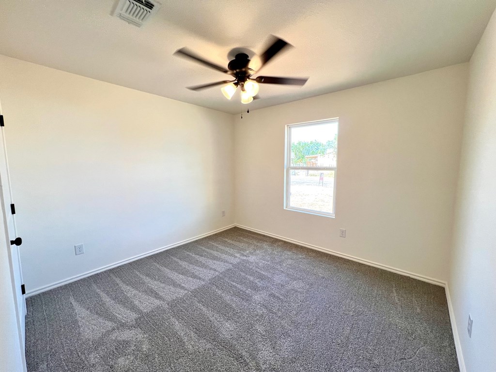 313 E 25th St Property Photo 11