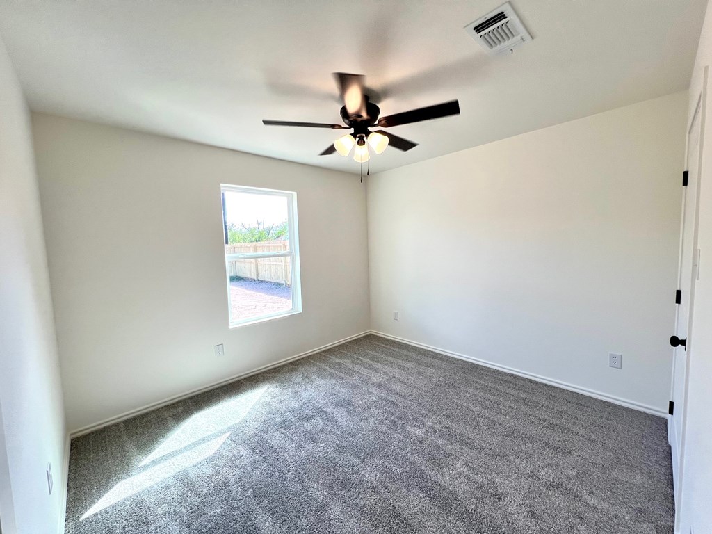 313 E 25th St Property Photo 14