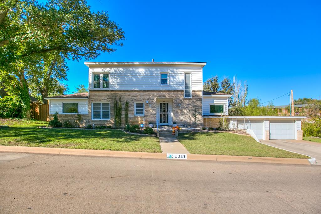 1211 S Madison St Property Photo 1