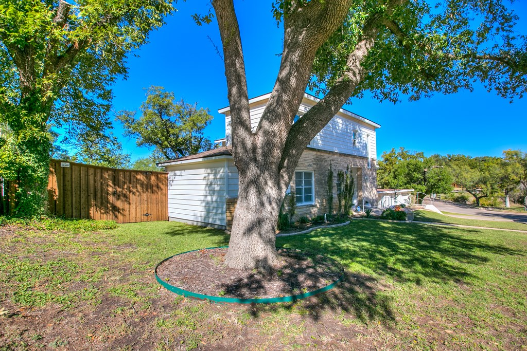 1211 S Madison St Property Photo 2