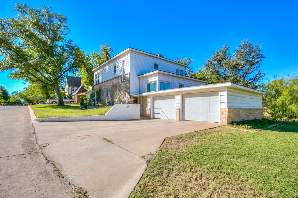 1211 S Madison St Property Photo 4