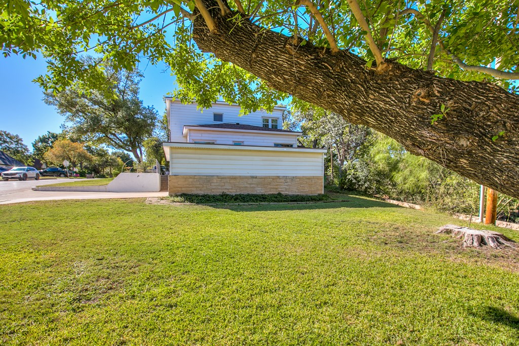 1211 S Madison St Property Photo 5