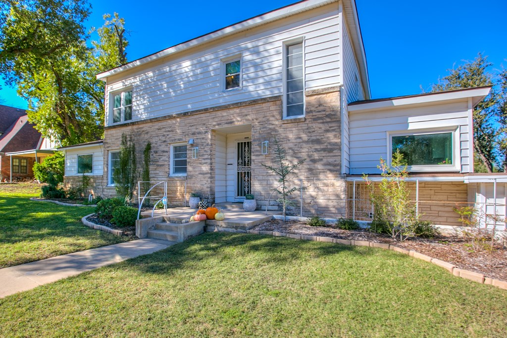 1211 S Madison St Property Photo 7