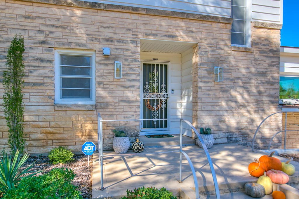 1211 S Madison St Property Photo 9