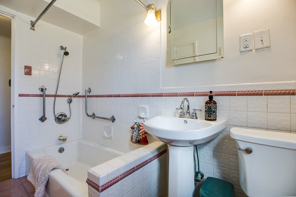 1211 S Madison St Property Photo 29