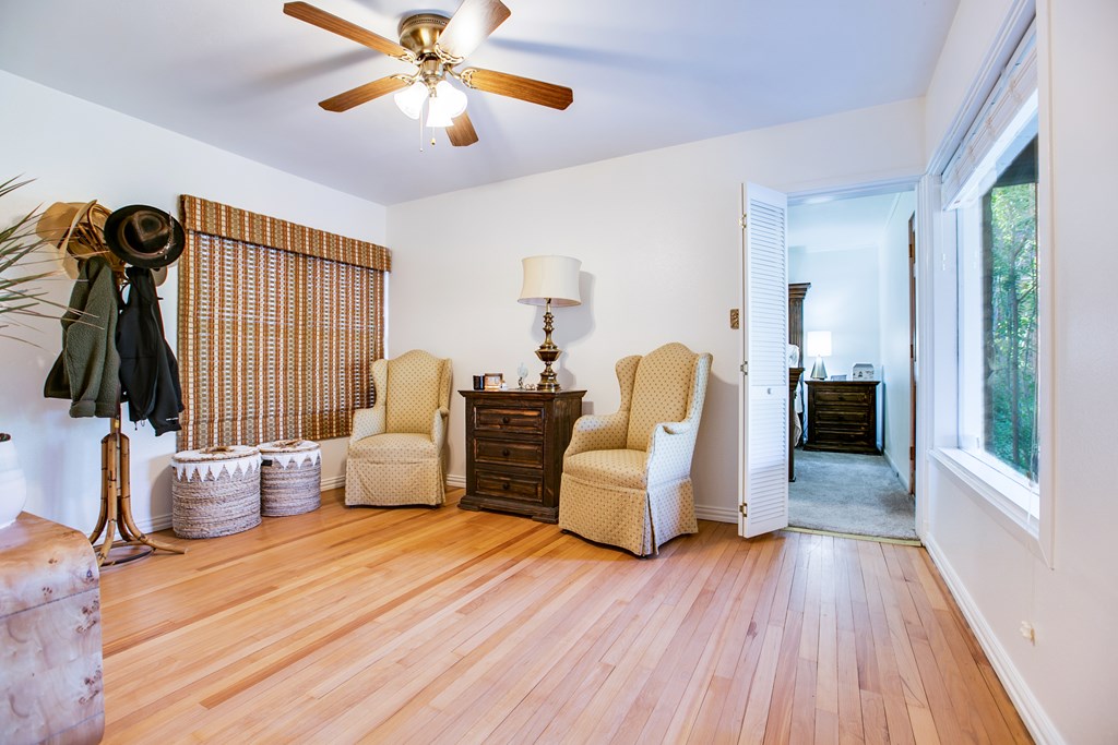 1211 S Madison St Property Photo 30