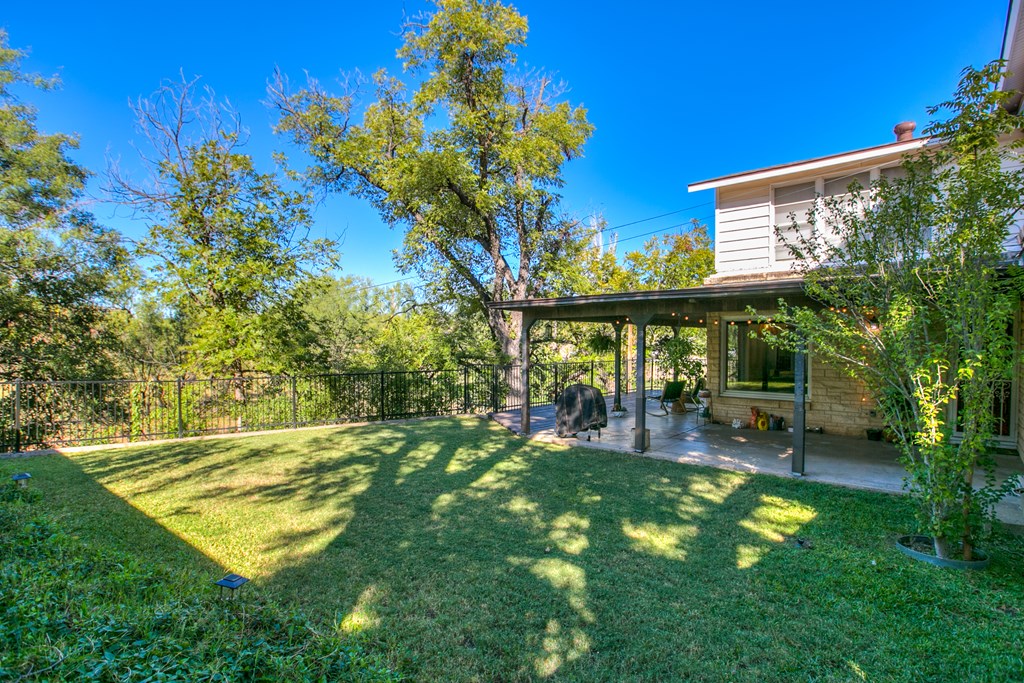 1211 S Madison St Property Photo 55