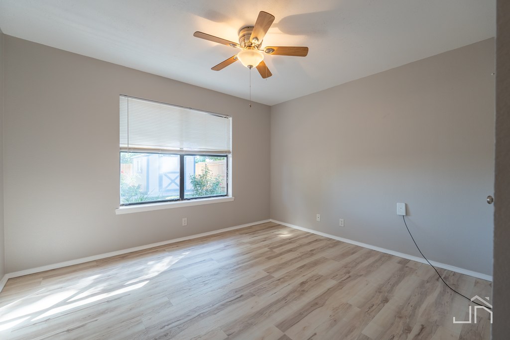 1224 Gregory Dr Property Photo 4