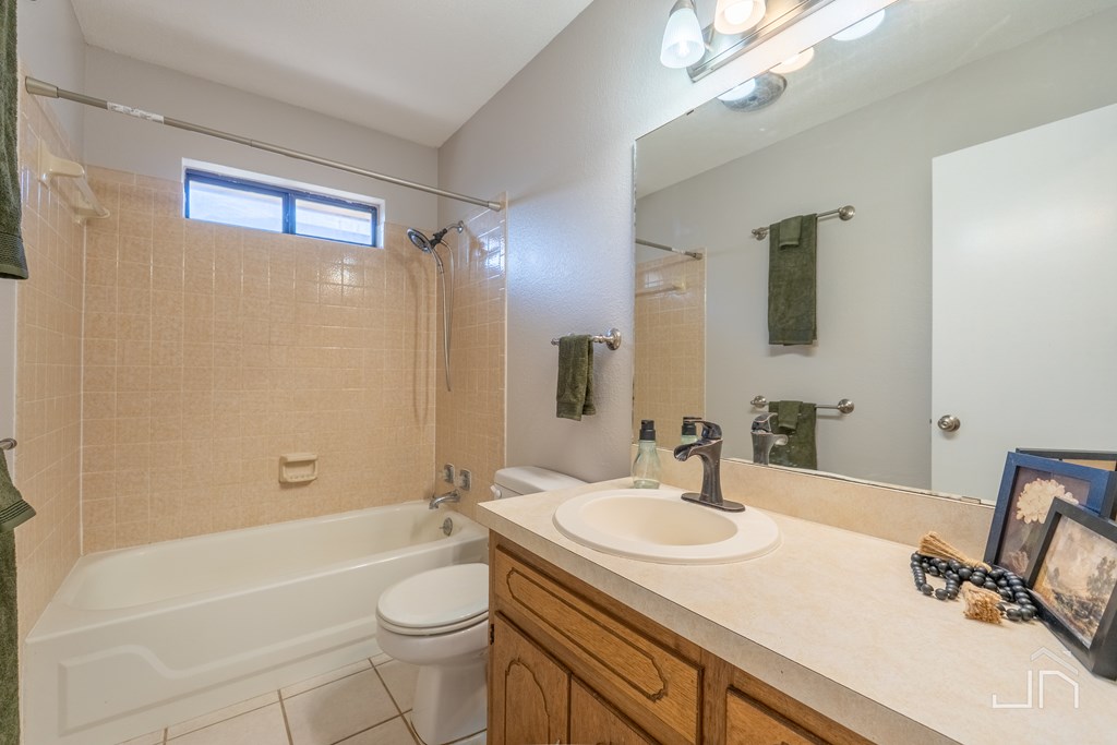 1224 Gregory Dr Property Photo 6